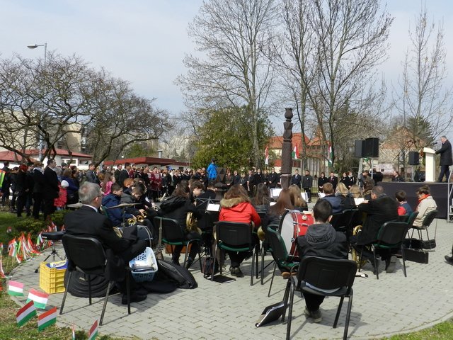 2017. március 15. 37